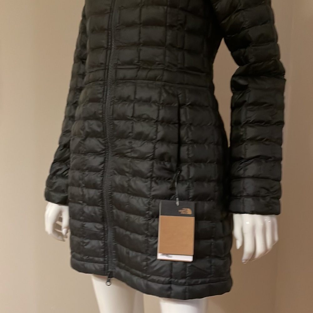 The North Face Women's Eco Thermoball Parka 2, Medium - Picture 14 of 17